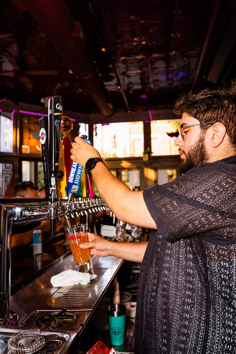 Good times start with a good pour 🍺✨
Join us for happy hour and watch the drafts flow:
$2 off drafts, $2 off wells, and $5 house wines
Monday - Thursday, 3pm - 6pm • Friday, 3pm - 8pm, because the best hours are the ones with a drink in your hand!