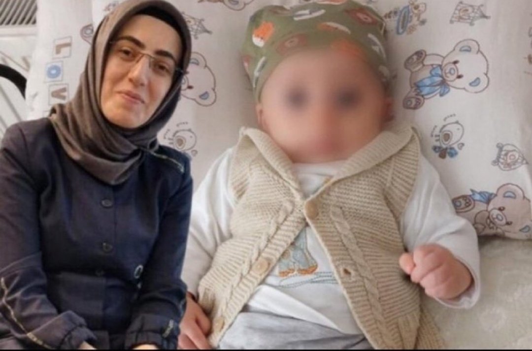 10 Aylık Murat Efe ve Annesi 4 Aydır Cezaevinde!
Yargıtay, Özlem Düzenli hakkındaki mahkumiyet kararını "hakkaniyete aykırı" bularak bozdu.
Ancak yerel mahkeme hâlâ bu karara uymuyor.
Bir bebek daha ne kadar süreyle özgürlüğünden mahrum kalacak?
Etiketimiz:
10AylıkEfe Cezaevinde