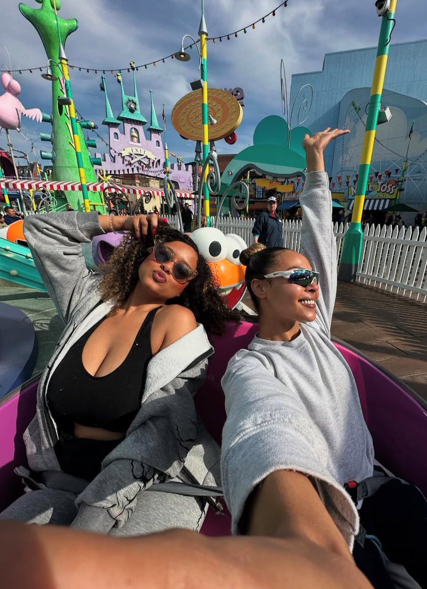 dae_gibbs's tweet photo. Posting this here because I love you sister ❤️✨ https://t.co/SzPfr1Cqgi