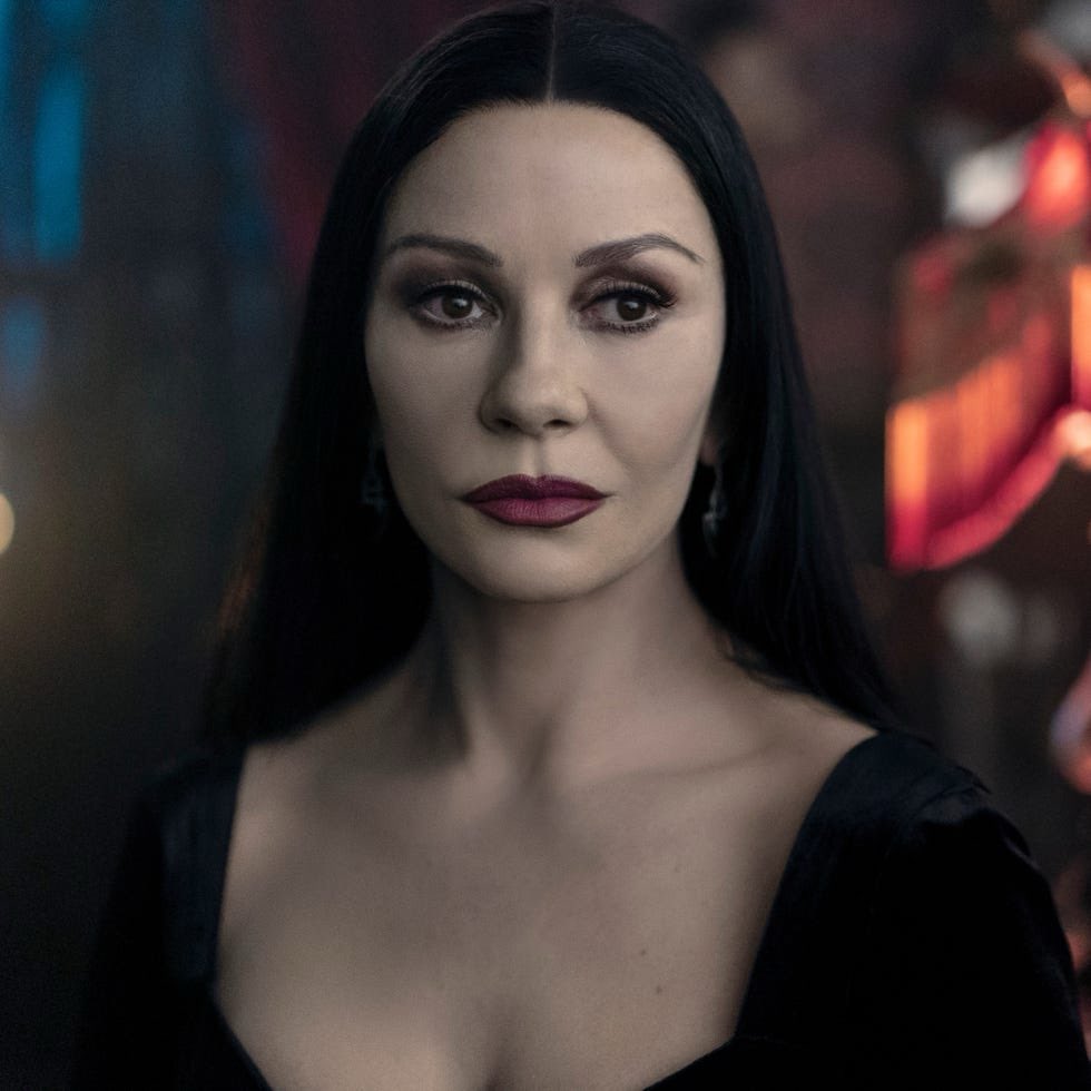 phenom_1385's tweet image. i donโt see anyone talking about how good Catherine Zeta-Jones is as Morticia Addams