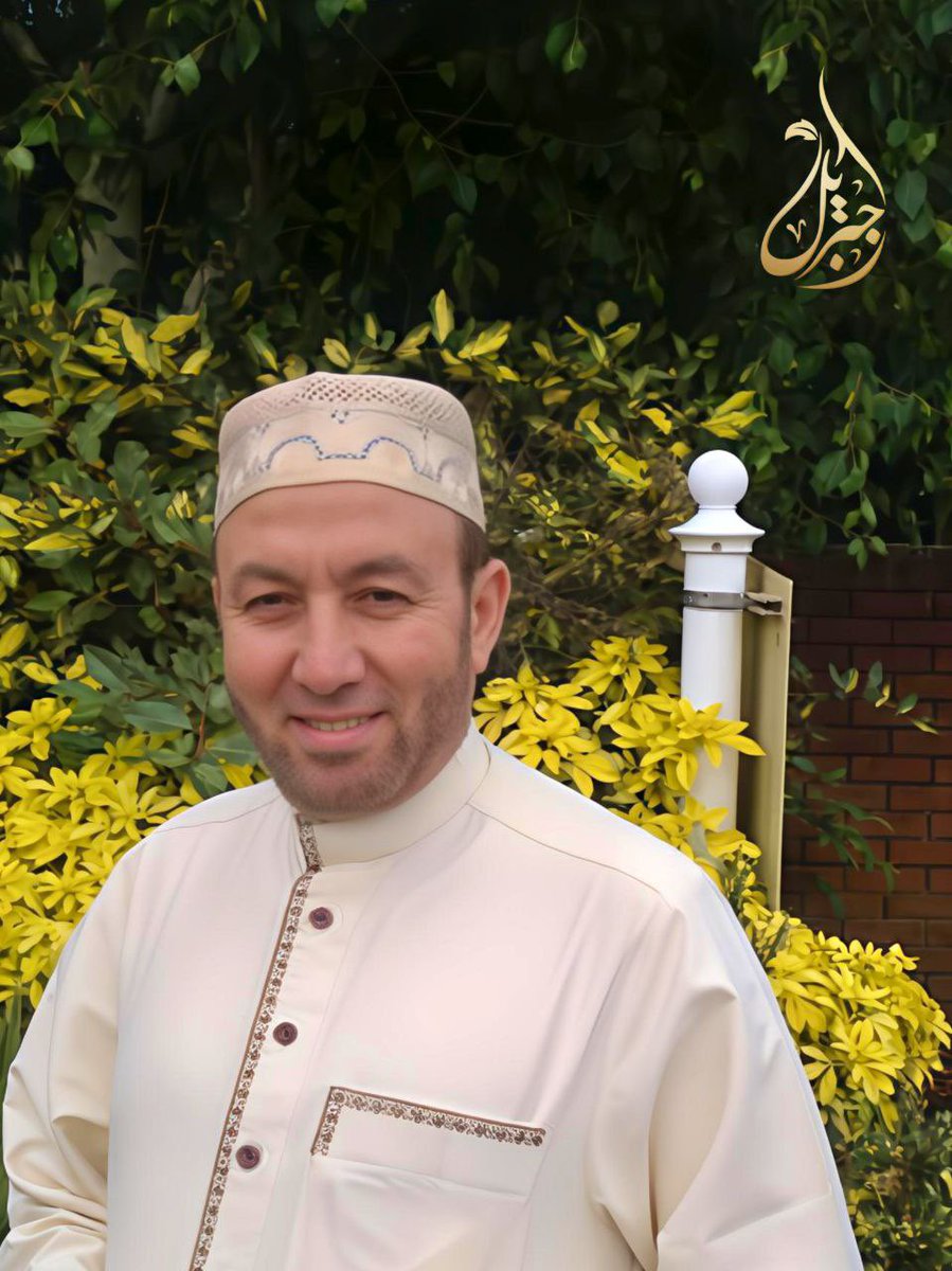 ( رسالة إلى أحبابى الكرام )

وتشتهي العين فيكم منظرا حسنا
 
كأنكم لظلام الليل أقمارا ..

 لاأبعد الله قلبي عن مودتكم 

 يا من لكم في صميم القلب مقدارا.

اللهم سق الي احبتي من رحمتك مايغنيهم 

وانزل عليهم من بركاتك مايكفيهم 

اللهم صل وسلم وبارك على 
نبينا  وحبيبنا محمد 
وعلى آله