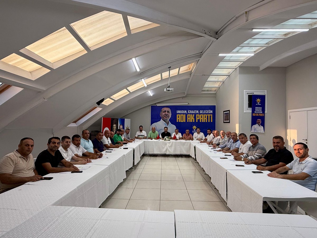 İlçe Başkanımız Sn. Av. Uğur Yılmaz Başkanlığında, Belediye Başkan Yardımcımız Sn. Ayhan Kalkan'ın katılımıyla haftalık olağan Mahalle Başkanları toplantımızı gerçekleştirdik.

Gündeme ilişkin gelişmeleri ve mahallelerimizde yürüttüğümüz üye çalışmalarımızı ele aldığımız