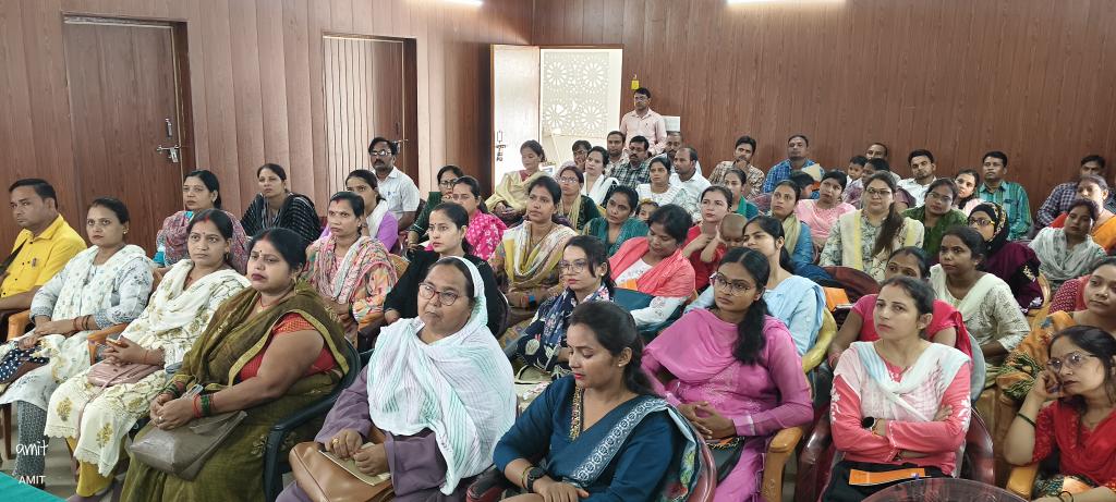 निपुण भारत मिशन के अंतर्गत सत्र 2025-26 में FLN  एवं नवीन पाठ्य पुस्तक आधारित ब्लॉक स्तरीय पांच दिवसीय प्रशिक्षण बीआरसी बांसी में प्रारंभ हुआ। प्रशिक्षण मे मुख्य अतिथि श्री संजय कुमार शुक्ला (सहायक शिक्षा निदेशक बस्ती मण्डल बस्ती) रहे।
<a href="/dmsid1/">DM Siddharthnagar</a>
<a href="/CMOfficeUP/">CM Office, GoUP</a>
<a href="/InfoDeptUP/">Information and Public Relations Department, UP</a>
<a href="/Cdosid1/">CDO Siddharthnagar</a>