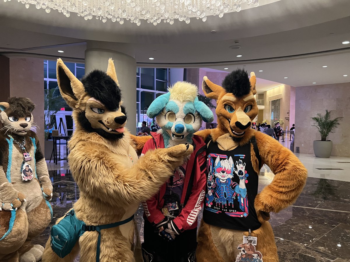 Double Roos at #Megaplex2025 <a href="/VexedLupine/">🦘Seff - Larger Than Your Average Roo</a>