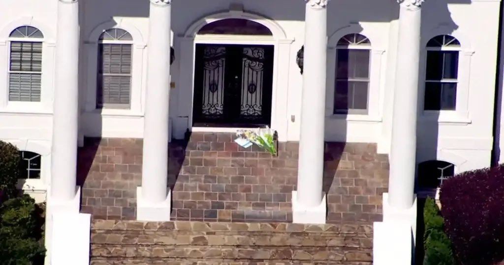 GalacticScope's tweet image. A Community in Mourning – The Choi Family Tragedy 
On the afternoon of Sunday, August 31, authorities performed a welfare check at a residence in the gated St. Ives Country Club community—situated on Glen Castle Court in Johns Creek, Georgia. At approximately 4:00 p.m., first…