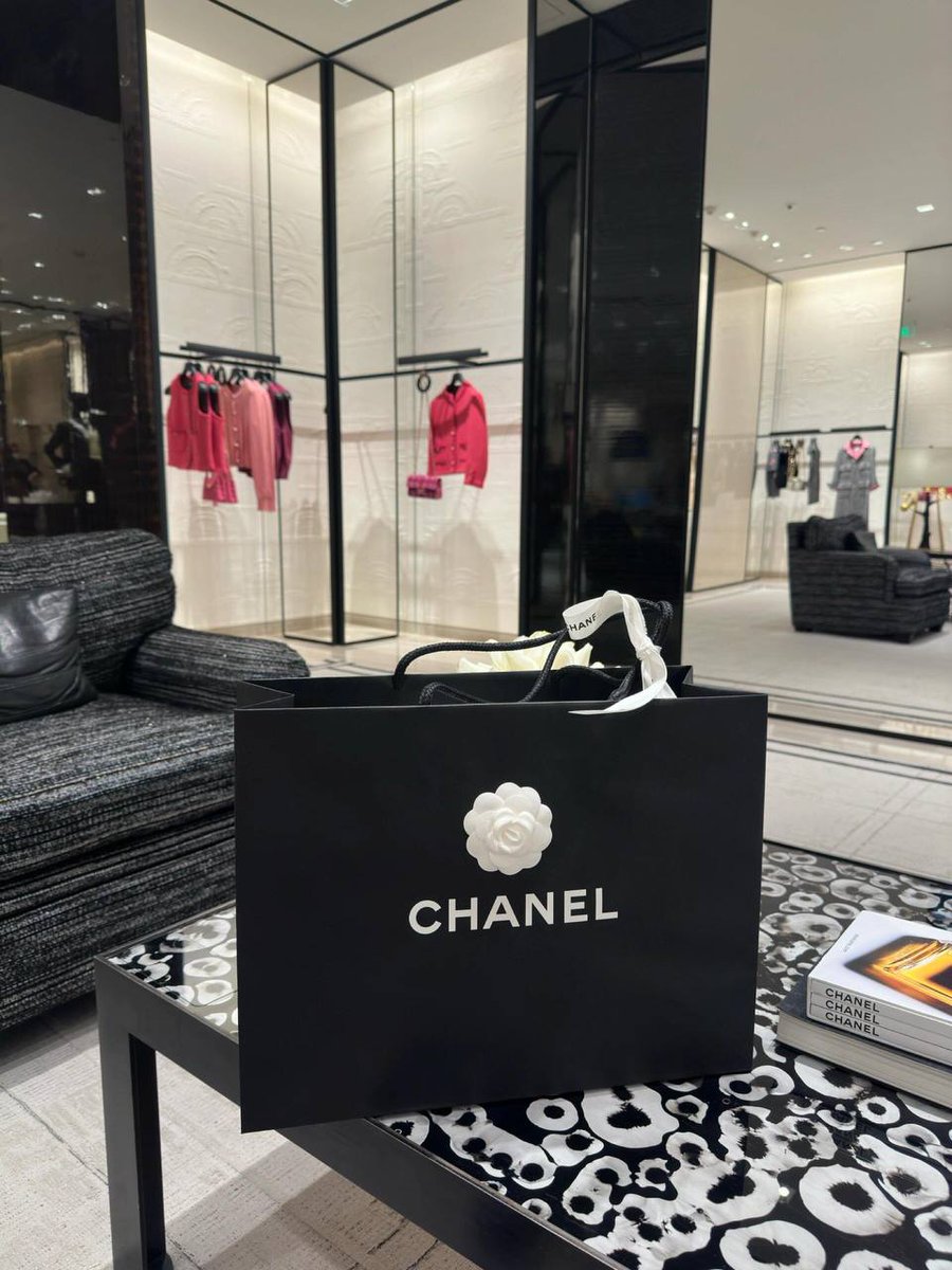 TimeCreater's tweet image. Do what you want while you are young, because it will be meaningless to own it after you are old.🥰🥰🥰