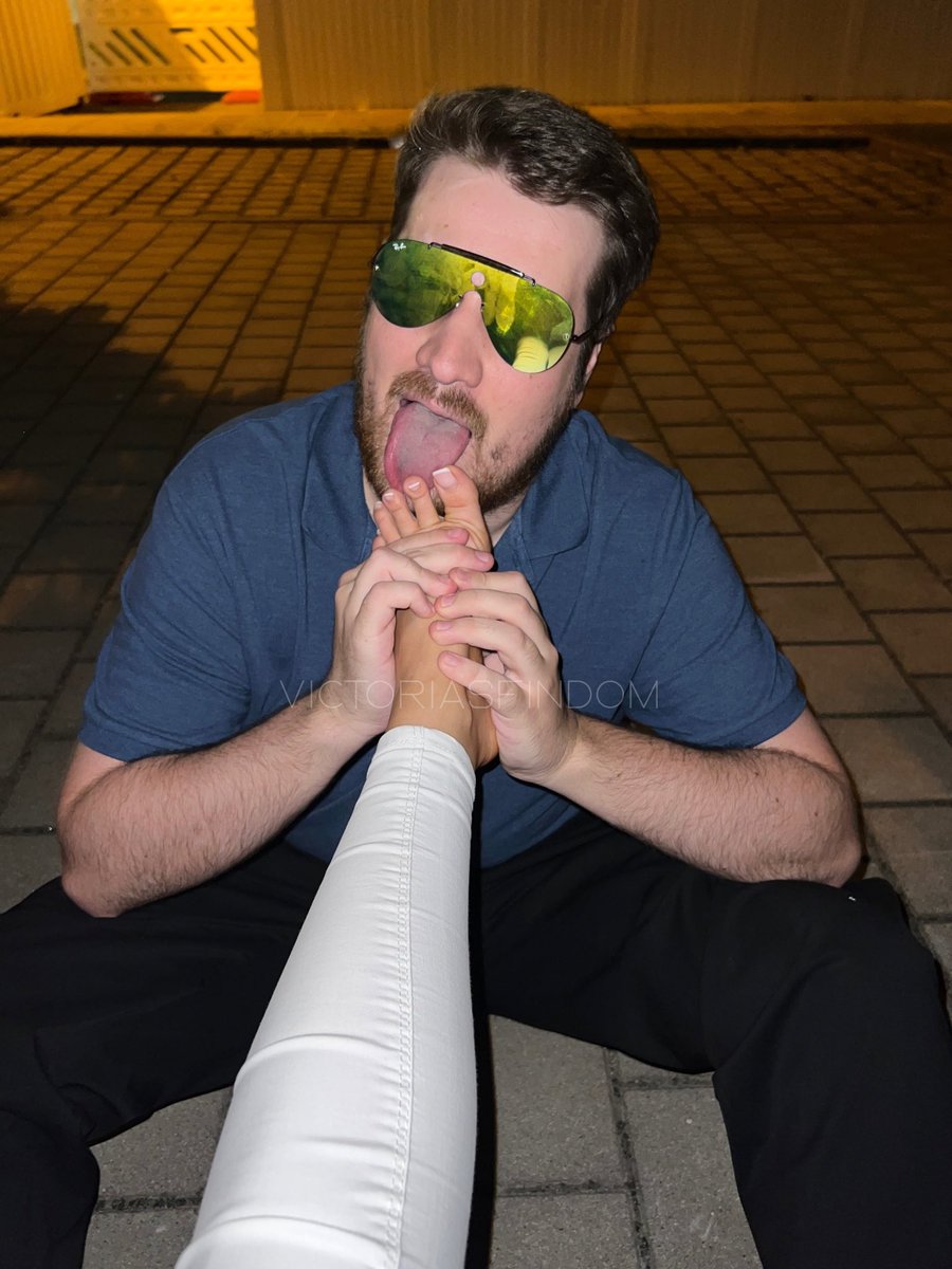 Wer will mein good boy sein und morgen brav in München vor mir knien?! 😏👸🏼✨