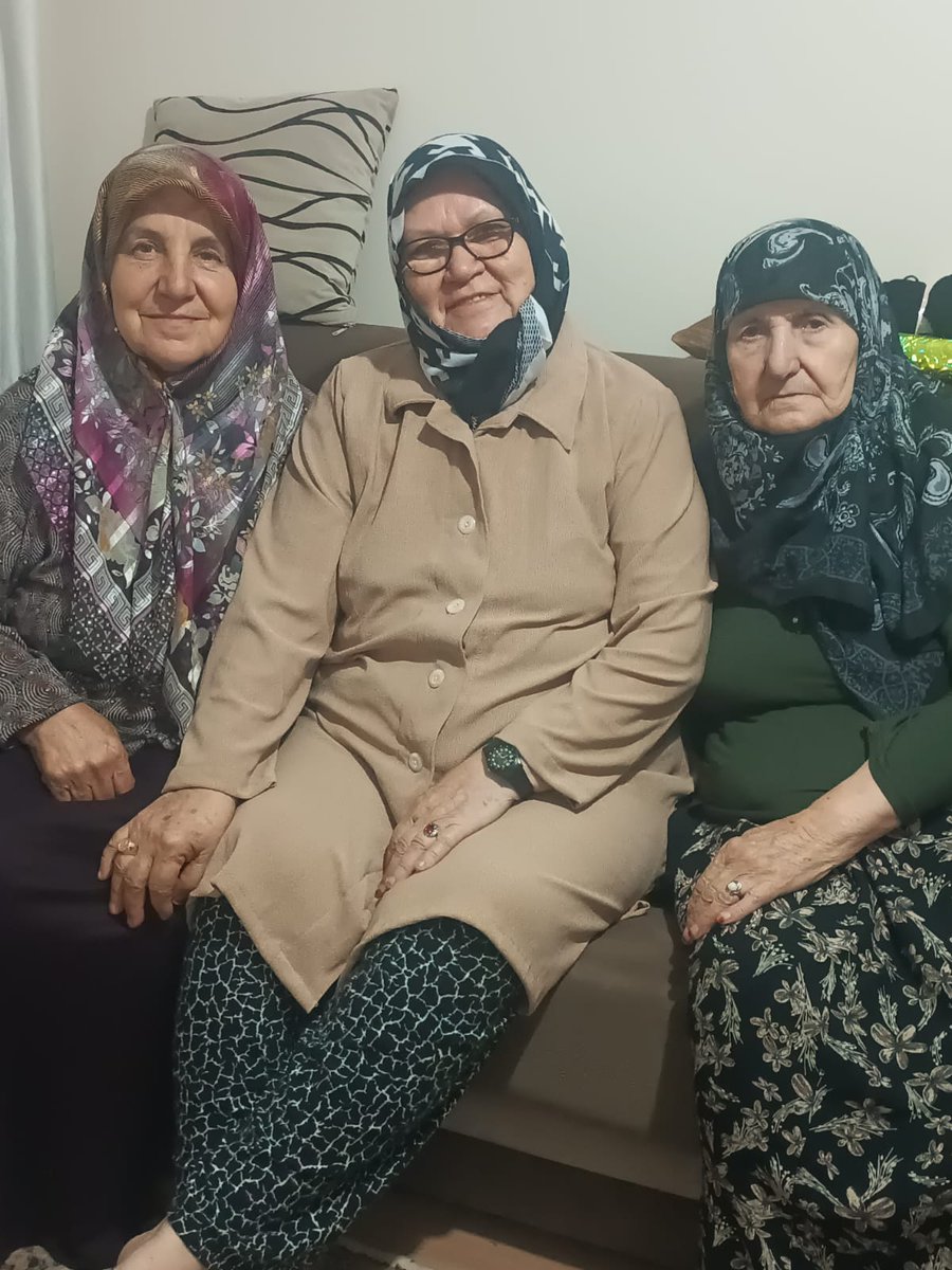 Ak Parti Odunpazarı Kadın Kolları olarak, Orhangazi mahallesindeki yaşlı hemşerilerimizi ziyarete bulunduk istek ve talepleri dinledik başkanımızın selamlarını ilettik.🙏🏻
