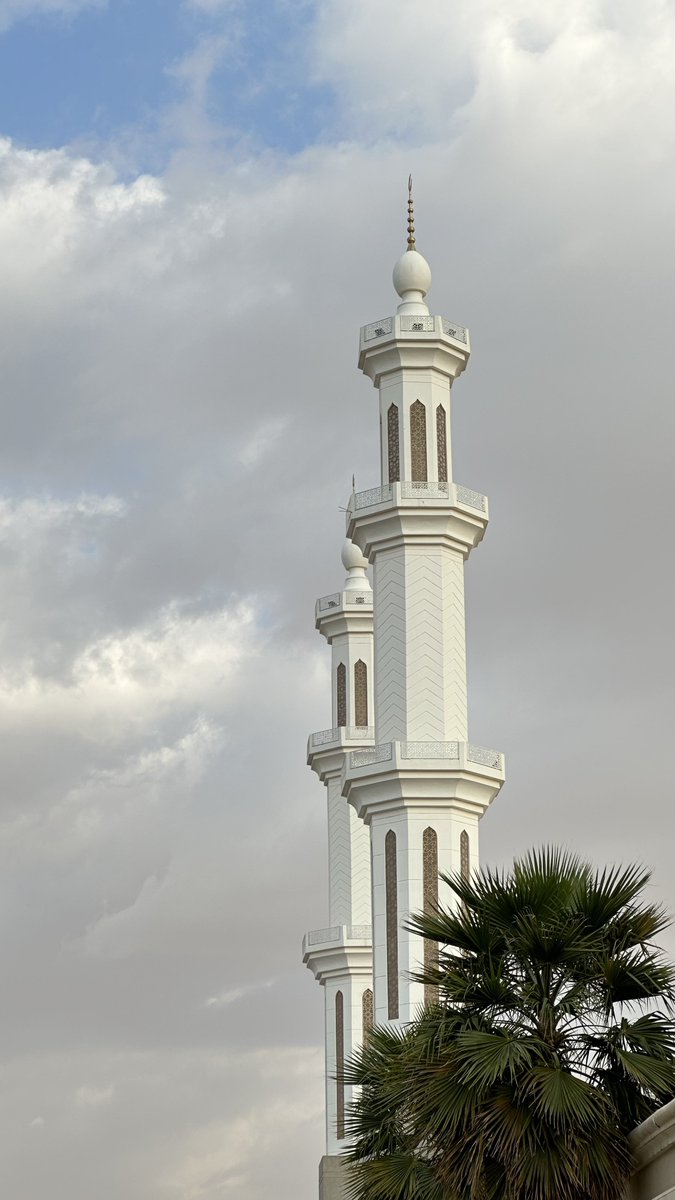 يتولاك الله بينما تظن أنك بمفردك