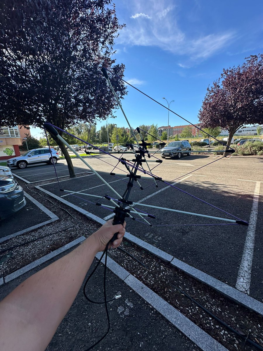 📻 Wednesday’s calling…   Crackling signals, curious minds, and a mic that’s just waiting for your voice. Make some noise. Make some radio! 📡

🌐fwcubelabs.radiogalena.es 🌐

#hamradio #cqdx #satellite #antenna