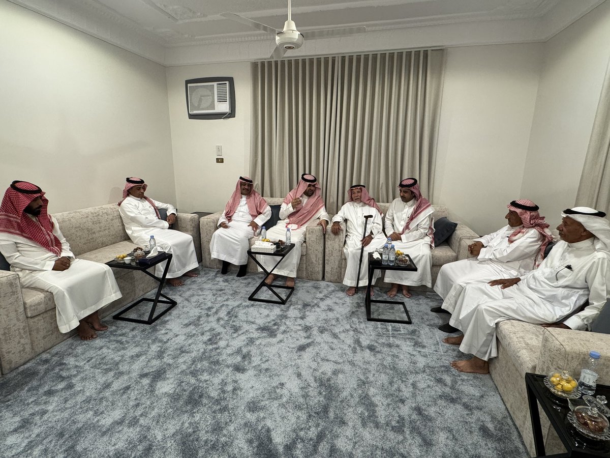 زيارة محافظ محافظة #القرى 
 الأستاذ/ عبدالله بن سعد الدامر 
للشيخ/ سعيد بن جمعان السبيحي
 شيخ قبيلة بني حرير وبني عدوان
للإطمئنان على صحته والسلام عليه في منزله بقرية #سبيحه العليا بـ #بني_عدوان