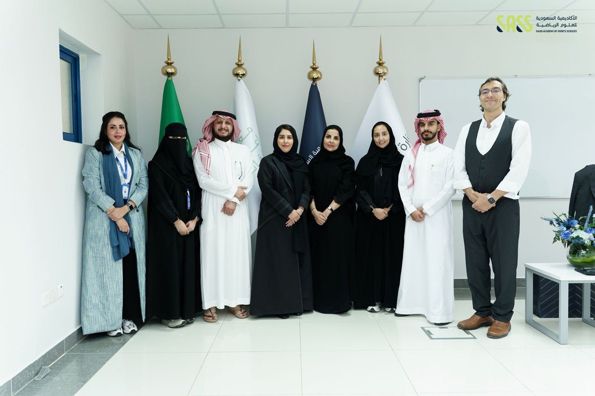 sass_info's tweet image. استقبلت الأكاديمية السعودية للعلوم الرياضية مدير عام معهد إعداد القادة بوزارة الرياضة، الدكتورة مزنه المرزوقي، والوفد المرافق لها، وذلك لبحث سبل التعاون المشترك وتعزيز تطوير الكوادر الوطنية بما يواكب مستهدفات رؤية السعودية 2030 في القطاع الرياضي.
@LDI_SAUDI 
#لرياضة_آمنة #SASS