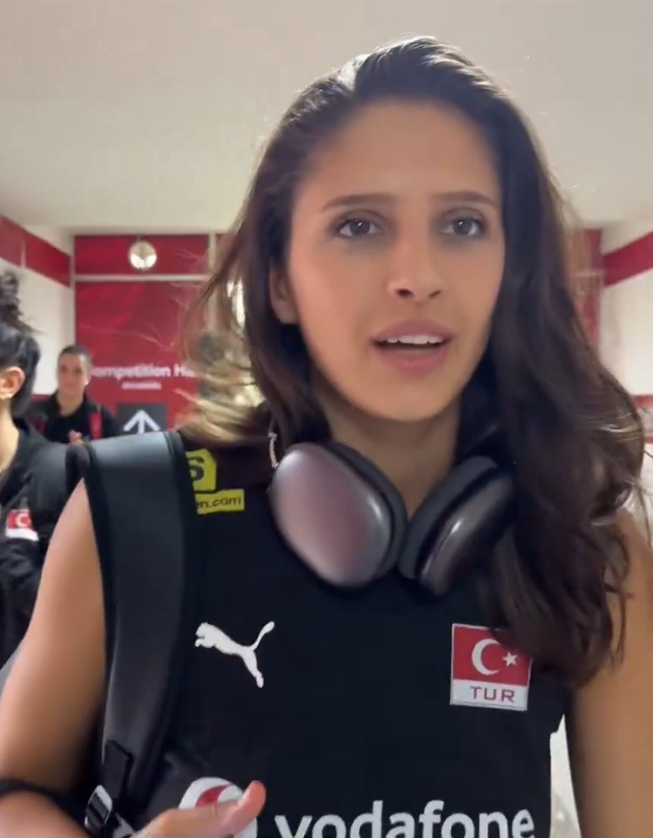 Bi hetero için bunu söyleyeceğim aklıma gelmezdi ama gay coolluğu yüklenmiş 👌🏼