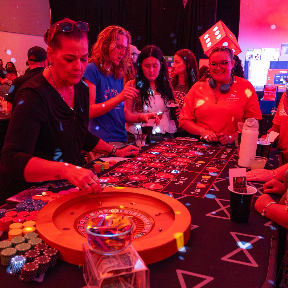 SamHoustonState's tweet image. All in on good times! 🎲

#WelcomeWeek | #KATsinoNight