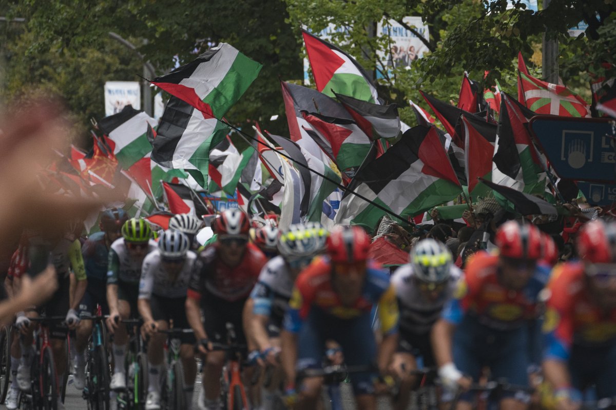 🇵🇸 The Basque Country, the town of Gernika, has said NO TO NORMALISING GENOCIDE in the Tour of Spain. Let us isolate and sanction Israel.
#StopGenocideNow