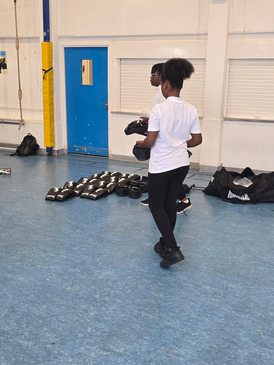 Our Youth MMA Conditioning &amp; SEMH taster session was a hit! 🥋💥 Children loved the high-energy, non-contact fitness while building confidence, resilience &amp; positive relationships. A powerful way to support wellbeing in schools! #SEMH #YouthMMA #Wellbeing