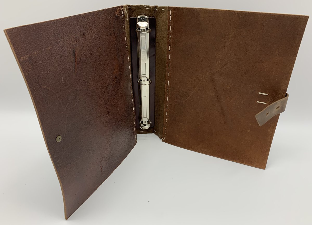 JTSnell's tweet photo. Promotional Collateral, Marketing Materials, Made In USA #sneller #snellercreative #snellercreativepromotions #madeinusa #packaging #binder #leather #folder #custom #ringbinder #usa
https://t.co/d6Kb5csZJe https://t.co/PV5iv6c8dU