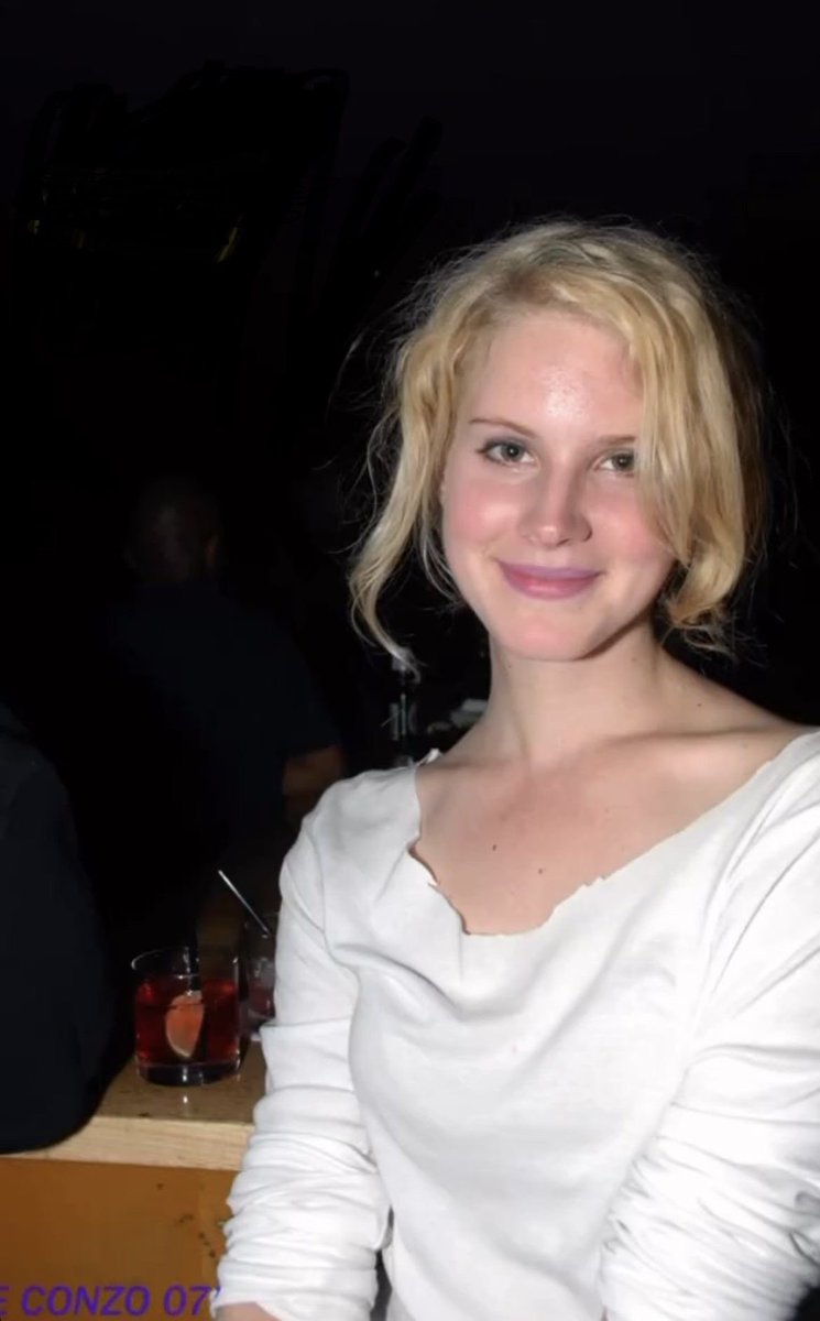 Lizzy Grant is alive and breathing 🤍