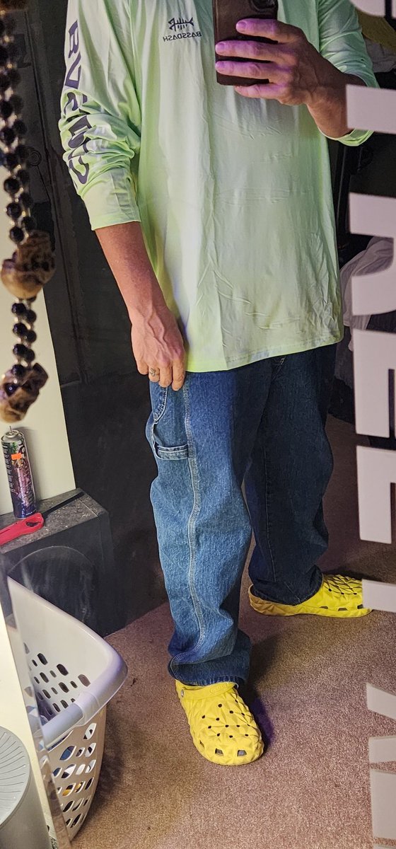 leafroe's tweet image. Fishing shirt
Carpenter pants &amp;amp; 
Crocs...
#ReadyForAnything