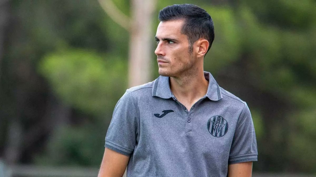 Julià Garcia (@juligar16478759) on Twitter photo Entrenadors del futbol català capítol V David Gurillo. Amb 29 anys, el de Torroella de Montgrí compaginarà les tasques d'entrenador i de director esportiu que ja ho estava exercint al <a href="/FCLESCALA/">FC L'ESCALA</a> l'equip alt-empordanès 3ª RFEF. «Des dels setze anys que entreno; és la meva passió» Entrenadors del futbol català capítol V David Gurillo. Amb 29 anys, el de Torroella de Montgrí compaginarà les tasques d'entrenador i de director esportiu que ja ho estava exercint al <a href="/FCLESCALA/">FC L'ESCALA</a> l'equip alt-empordanès 3ª RFEF. «Des dels setze anys que entreno; és la meva passió»