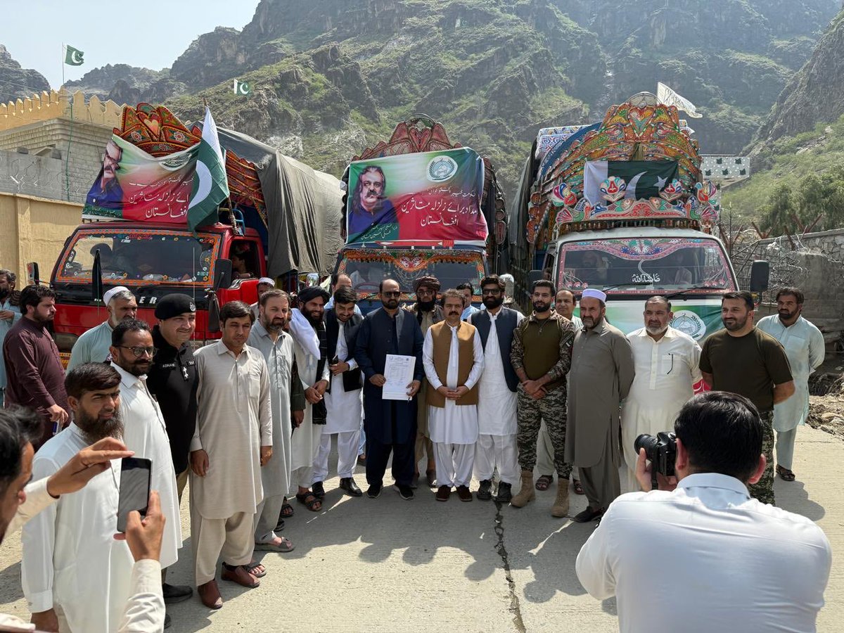 زلزلہ زدگان کی مدد کے لئے وزیر اعلی سردار علی امین خان گنڈاپور نے خیبر پحتونخواہ کے عوام کی طرف سے سمان کے ۳۵ ٹرک افغان حکام کے حوالے کر دئے اللہ ہمیں اور استطاعت عطا فرمائے تاکہ ضرورت پڑنے پر ہم اپنے ہمسائیوں کی مدد کر سکے