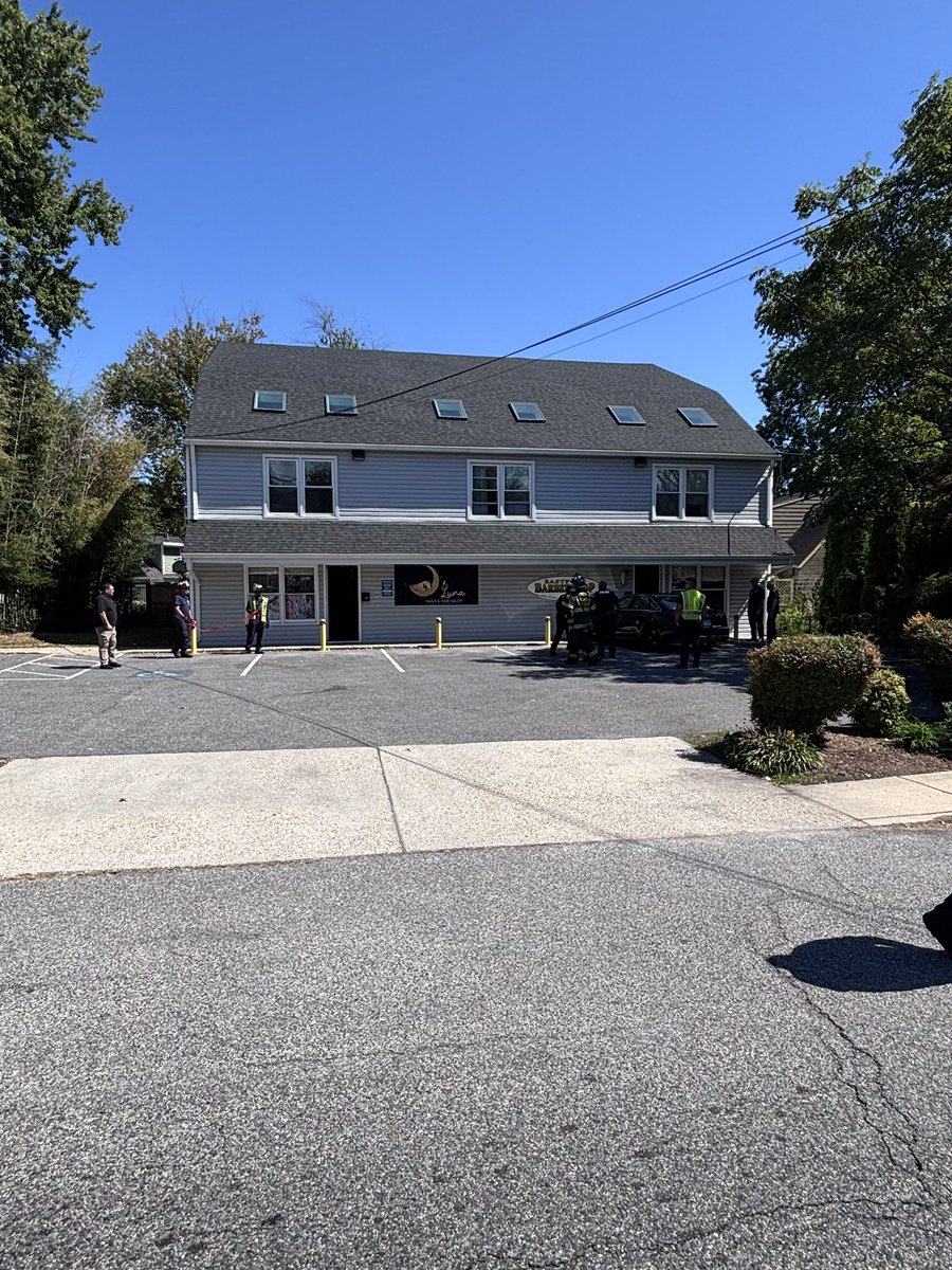 ***Vehicle into a building***

Units are on location on the 900 block of Bay Ridge Avenue. 

Avoid the area as crews are working. 

Bay Ridge Avenue closed from Adam’s Street. 

<a href="/AnnapolisPD/">Annapolis Police Department</a> <a href="/CityofAnnapolis/">CityofAnnapolis</a>