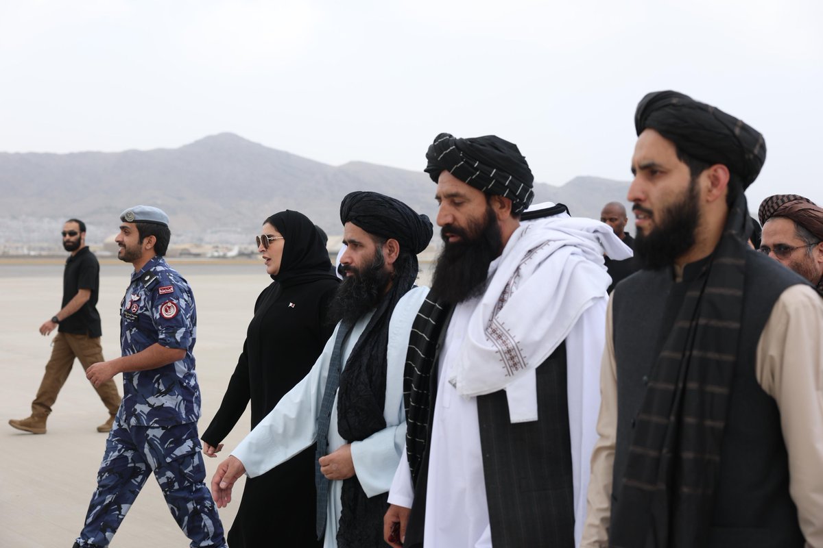 تنفيذًا لتوجيهات سموّ الأمير المُفدى حفظه الله

4 طائرات تابعة للقوات الجوية الأميرية تصل إلى #كابل محمّلة بمستشفيين ميدانيين ومواد غذائية وطبية وإيوائية لنحو 11 ألف متضرر من الزلزال شرق #أفغانستان

• ترأست الوفد سعادة د. <a href="/MANAlMisned/">مريم بنت علي المسند</a> وزير الدولة للتعاون الدولي بمشاركة القوات