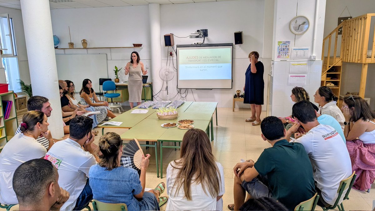 ceipvialfas's tweet photo. Avui hem donat inici a les reunions de famílies 👨‍👩‍👧‍👦 del curs 25/26. Un espai per compartir, informar i establir complicitats que ens ajudaran a créixer junts 📚✨. Gràcies a totes les famílies per la vostra participació i implicació 🙌❤️ https://t.co/csY23GnNp0