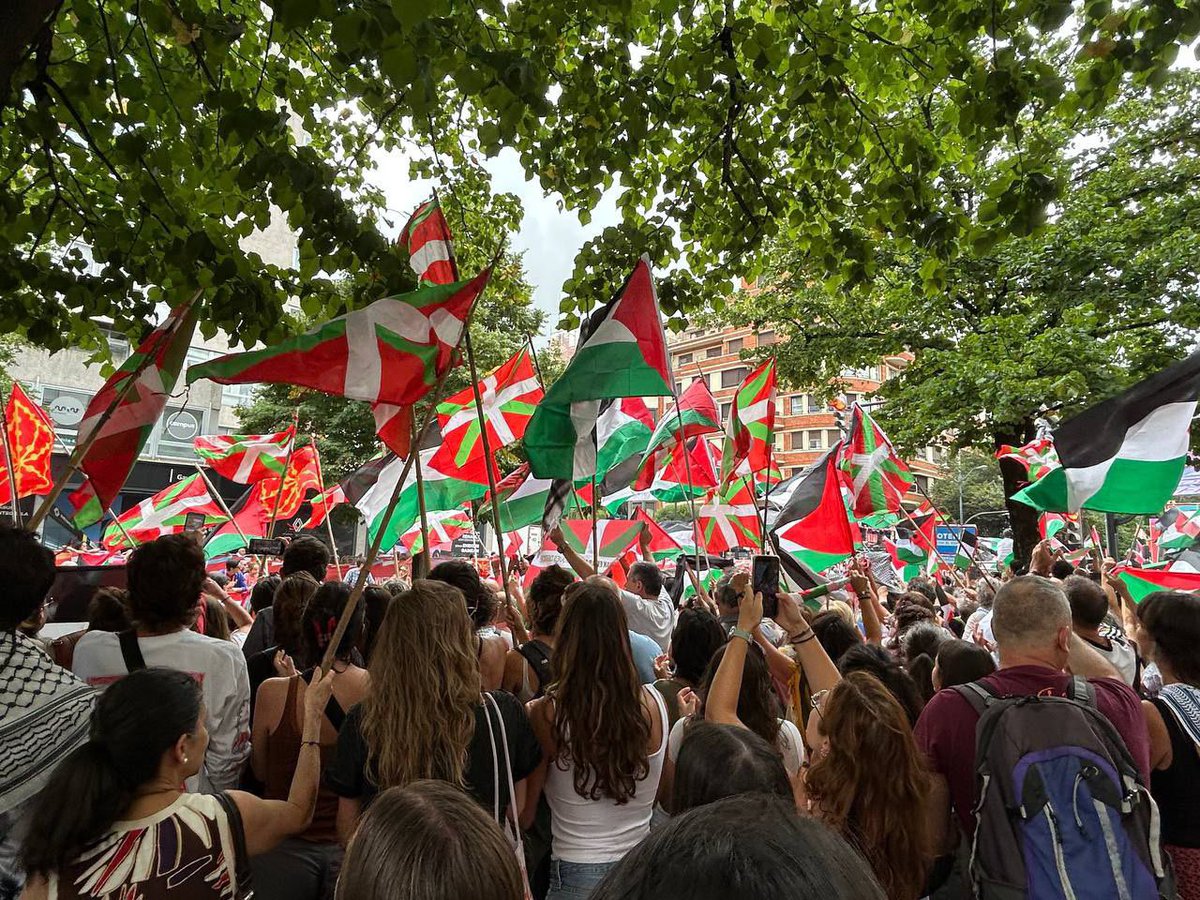 📸 𝗚𝗼𝗿𝗮 𝗵𝗲𝗿𝗿𝗶𝗮(𝗸)!

#StopGenocideNow
#FreePalestine
#FreeBasqueCountry