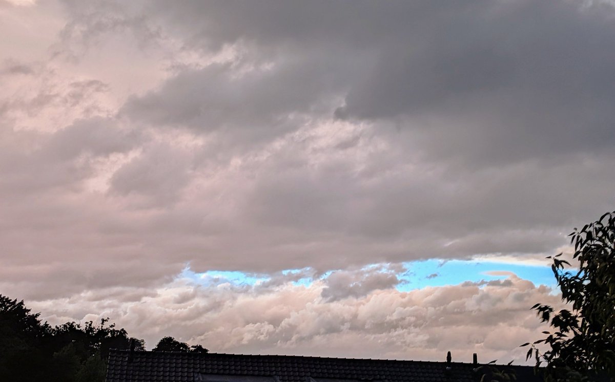 Onweer nadert in Veghel.