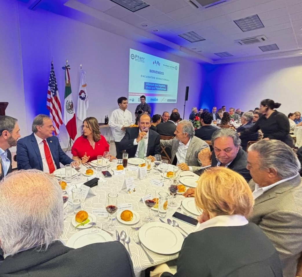 Se realizó en CANACINTRA SLP, la conferencia magistral: "Nueva Cultura Empresarial: Pensar Distinto, Hacerlo Mejor" a cargo del Maestro Juan Pablo Castañón. Donde se logró un intercambio de ideas para promover e inspirar la transformación de la cultura empresarial de las empresas