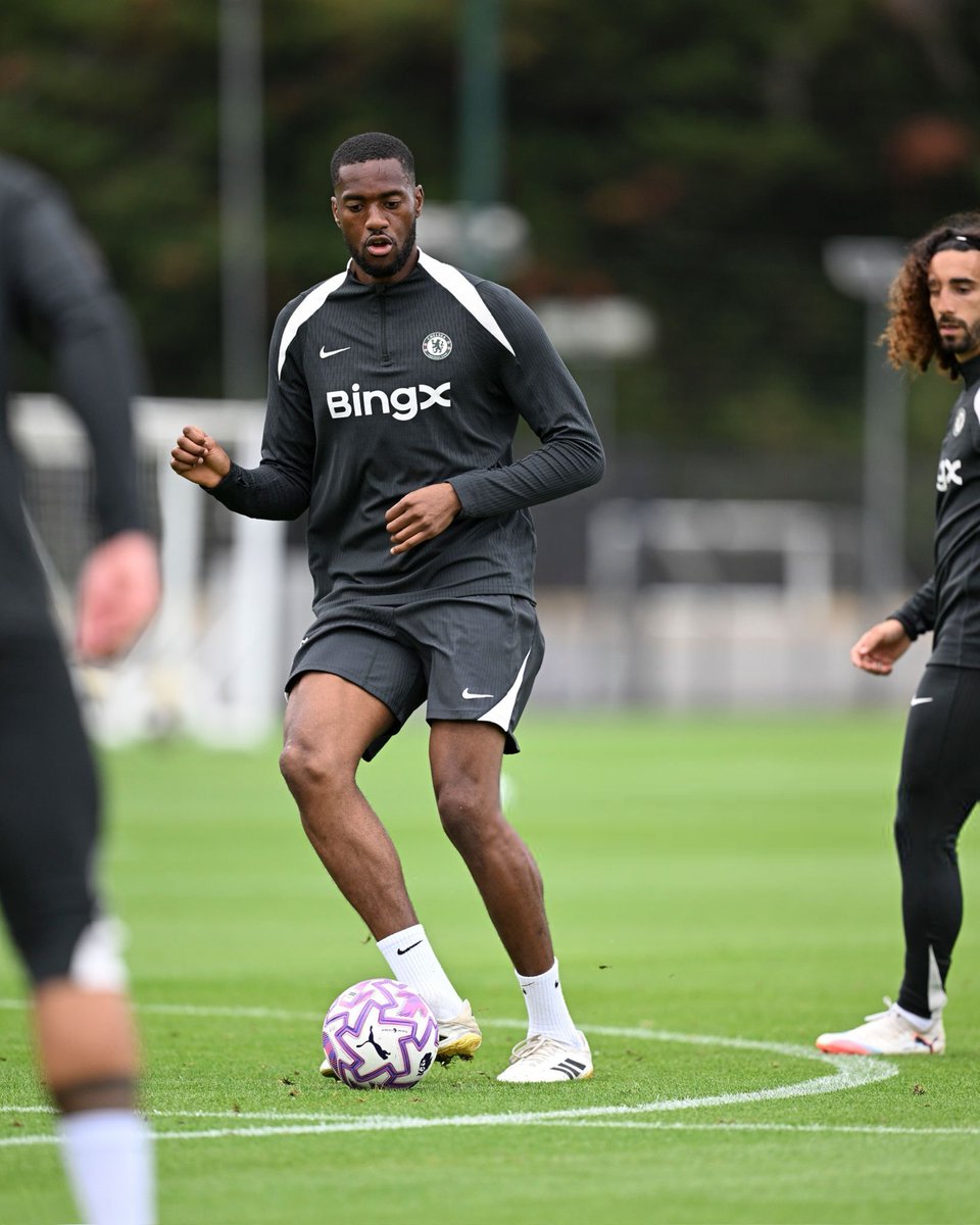 Marc Cucurella when asked to name the loudest member of the squad:

🗣 "Probably Tosin [Adarabioyo]. In training, he’s the referee; he loves to speak. He’s the man who always has something to say. Just in training, he’s the referee, he puts his own rules, he decides everything!"