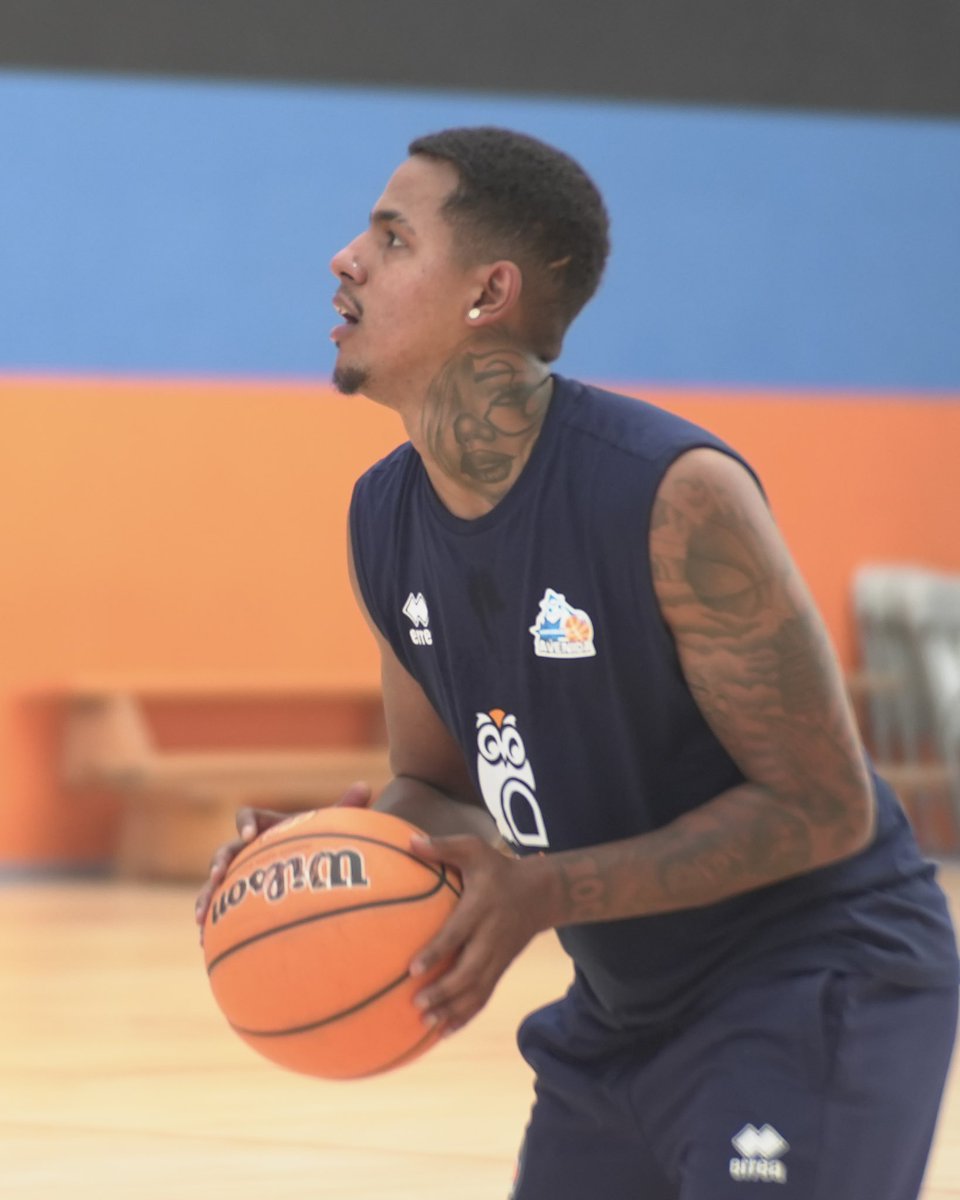 Las NUEVAS CARAS del AVENIDA XOBORG 🙌🏻

Cuatro de los fichajes ya trabajan en SALAMANCA 

🔵 Ryan Peters
🔵 Rodrigo Choithramani
🔵 Salva Hernández
🔵 Sdendry González