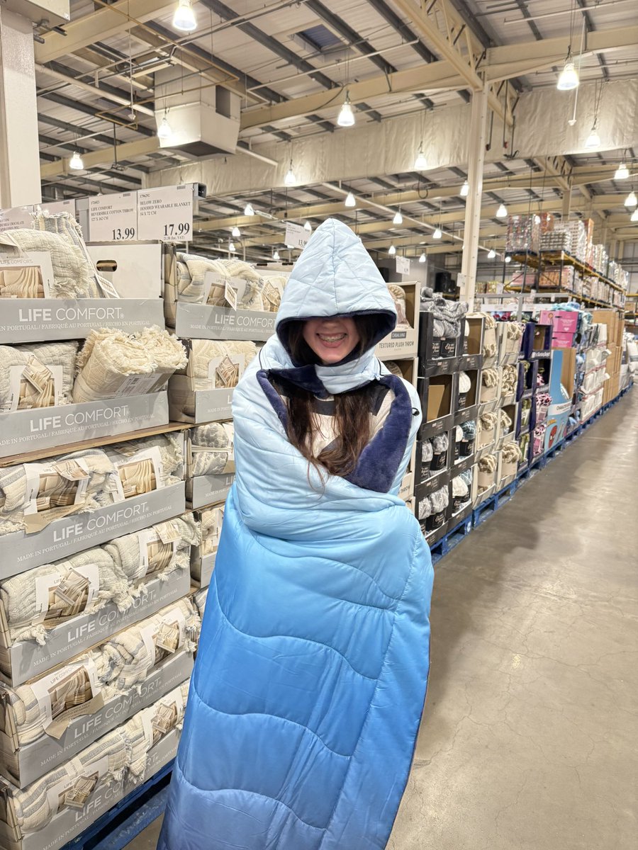 WATER PROOF WEARABLE BLANKET WITH A HOOD.