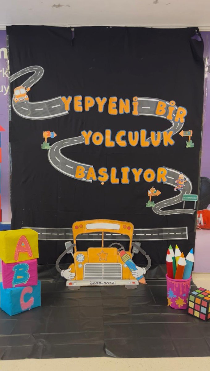 bk_siirtkampusu's tweet photo. Robotik Kodlama dersi öğretmeni Ezdin ARSLAN oryantasyon sürecinde 1. Sınıf öğrencilerimizin sorularını yanıtlayarak heyecanlı ve eğlenceli bir giriş yaptı.

 #ŞimdiSırası
#Bahçeşehirkoleji
#SiirtBahçeşehir https://t.co/zAFmDaMdb5