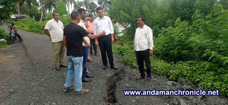 Deputy Commissioner, South Andaman Inspects Landslide-Affected Road at Mithakhari Panchayat, Issues Directions for Immediate Restoration #Andaman andamanchronicle.net/deputy-commiss…
