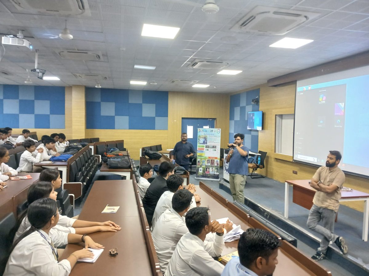 Astronomy_IITI's tweet image. #DAASEOutreach #AstronomyForEveryone #ASset #ScienceMadeFun
Here’s to inspiring the next generation of scientists and dreamers. 🚀📷@IITIOfficial
@AsSET_Club_IITI
@asipoec
@IAU_org