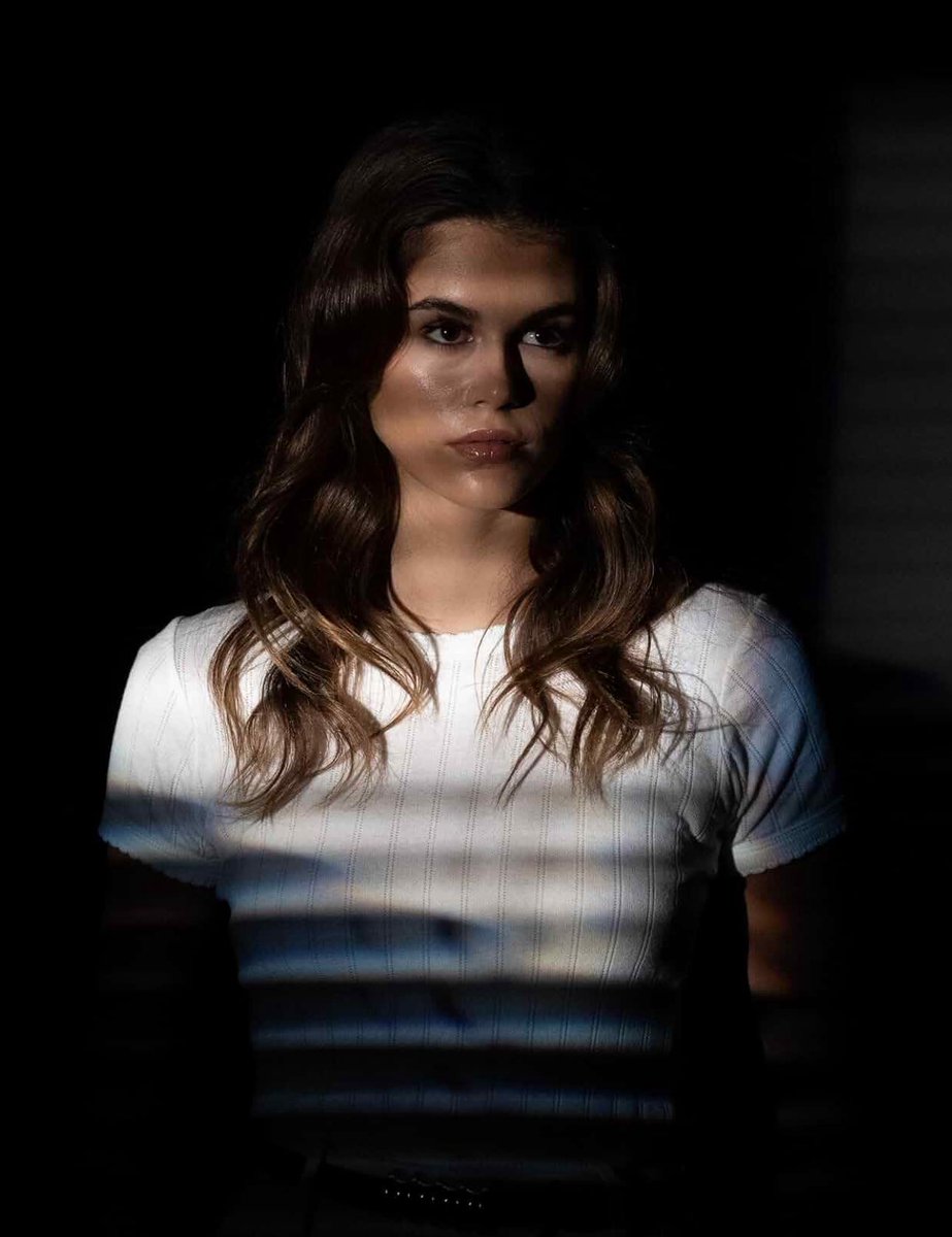 The look at the upcoming movie titled ‘SHELL’ starring Elizabeth Moss &amp; Kate Hudson.

In theaters &amp; on Digital October 3rd.

The film follows an actress desperate to reclaim her career. She is drawn into the glamorous world of a wellness mogul only to uncover a monstrous truth.