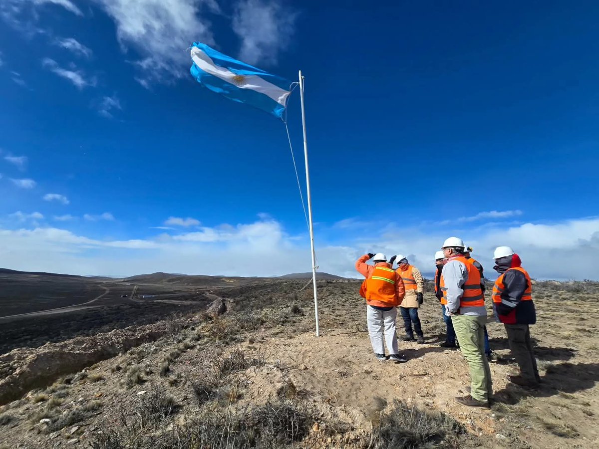 7Jacobacci's tweet image. El Intendente de #Jacobacci, José Mellado, recorrió junto a autoridades provinciales y representantes de Patagonia Gold las obras en el Proyecto Calcatreu.
#Calcatreu #DesarrolloLocal #RíoNegro