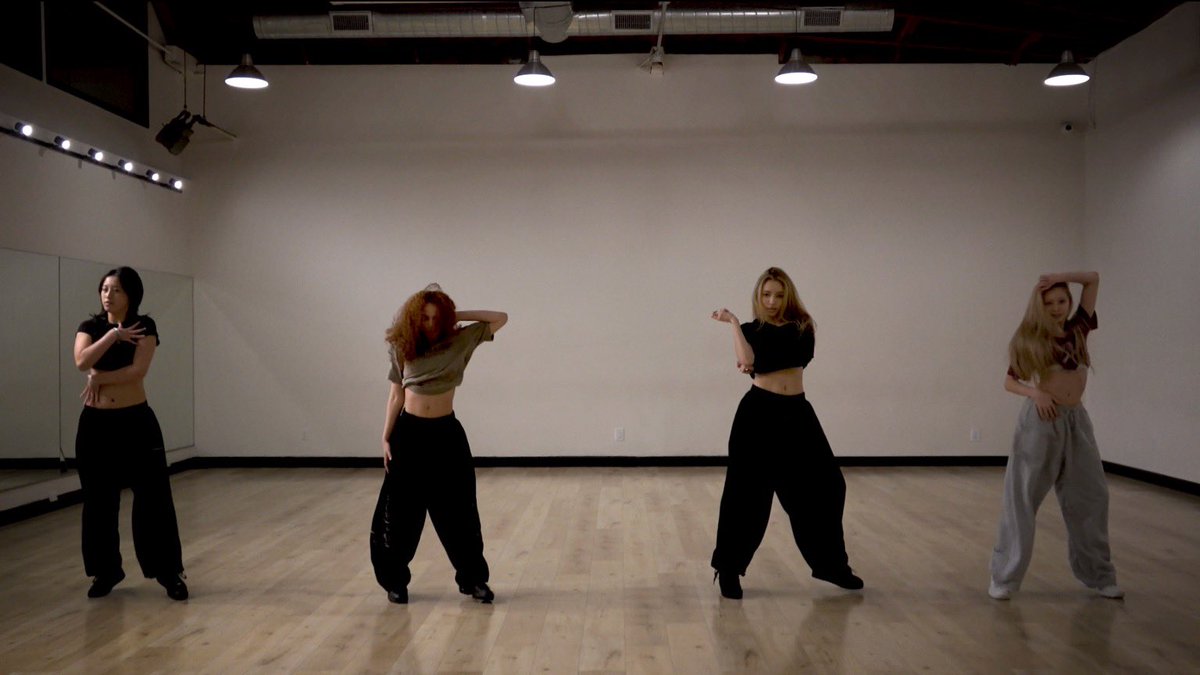 GIRLSETofficial's tweet image. GIRLSET "Commas" Choreography Practice Video

youtu.be/BNhJIrU6e1s

To help you prep for the Dance Masterclass with Latrice today 🫶

🎧girlset.lnk.to/Commas

#GIRLSET #Commas