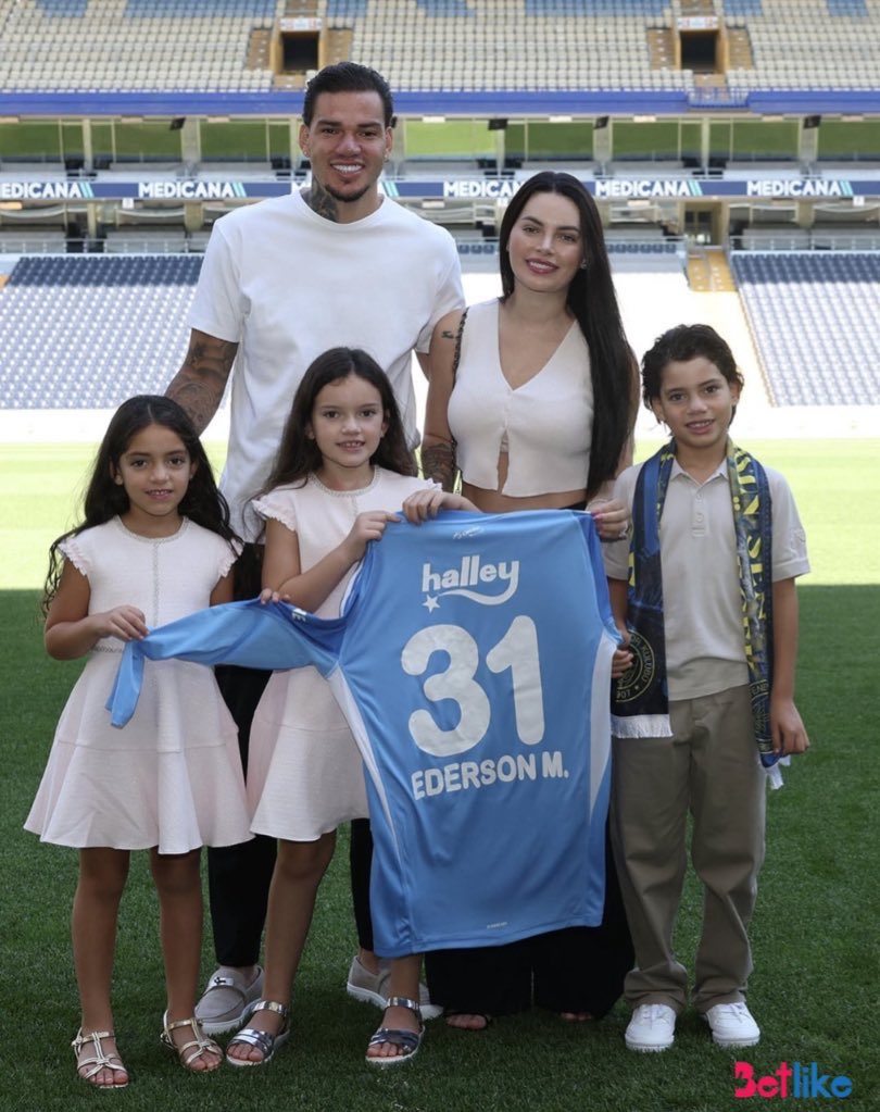 Resmen fotodaki herkesin geni aynı