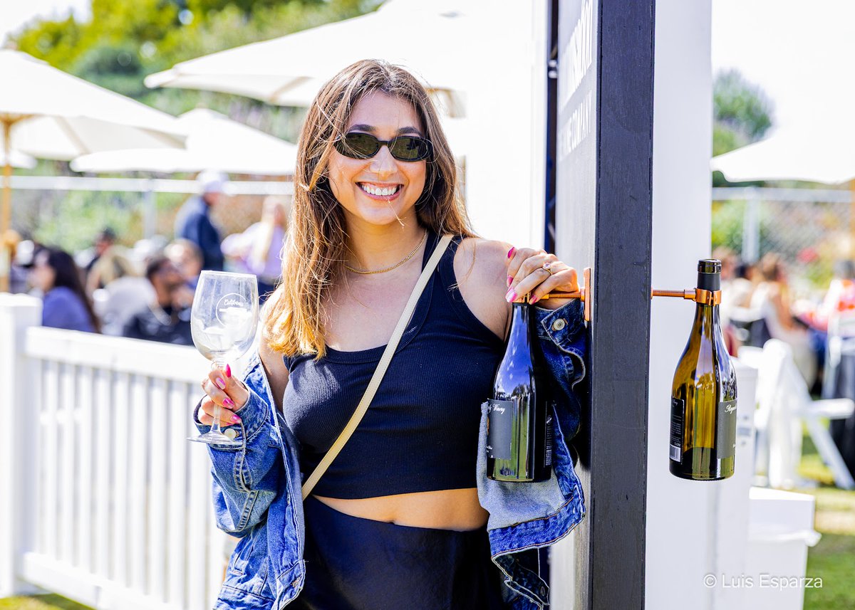 Smiles this big only come with a full pour. 🥂