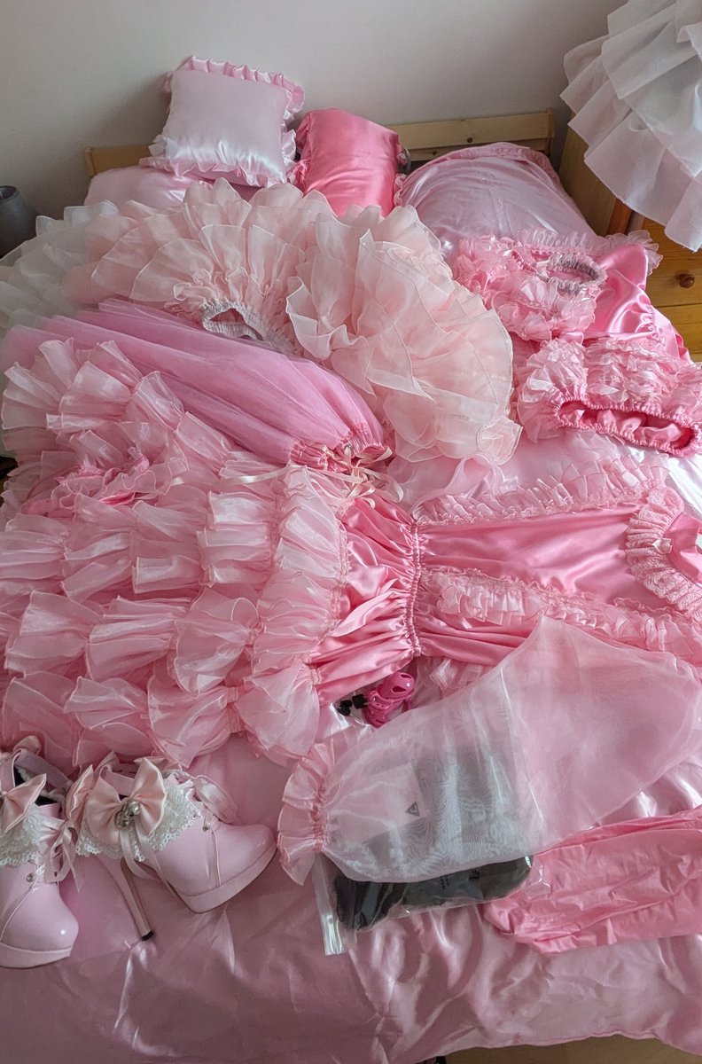 I was able to enjoy this outfit a little despite the high temperatures and I took some pics ! Would you like to see them ? 🥰