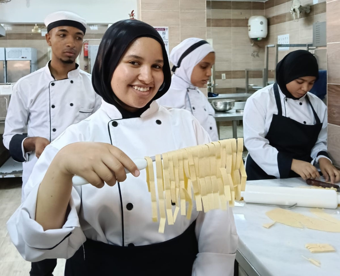 En Alto Egipto hemos celebrado las Summer Schools de cocina italiana y repostería.
🍝Un nuevo paso en nuestro convenio financiado por <a href="/AECID_es/">AECID</a>, junto a <a href="/FundacionCIDEAL/">Fundación CIDEAL</a>, AUEED, Enroot, KEF y el Ministerio de Educación de Egipto.
Lee la noticia completa: bit.ly/3JDAcJJ