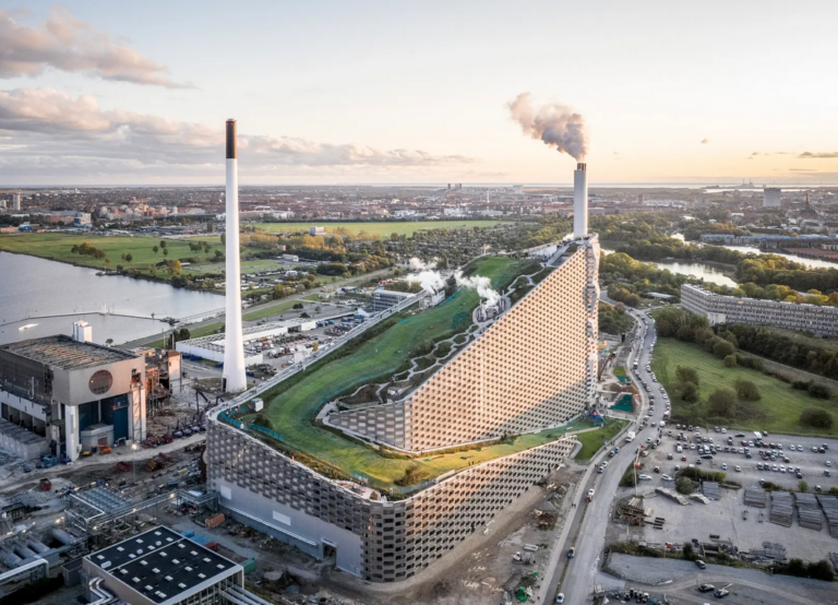 #CopenHill is a unique waste-to-energy plant and recreational facility in #Copenhagen, #Denmark, to turn waste into clean energy while providing public amenities like a ski slope and hiking trails on its exterior. 
ftrc.blog/copenhill/#:~:…