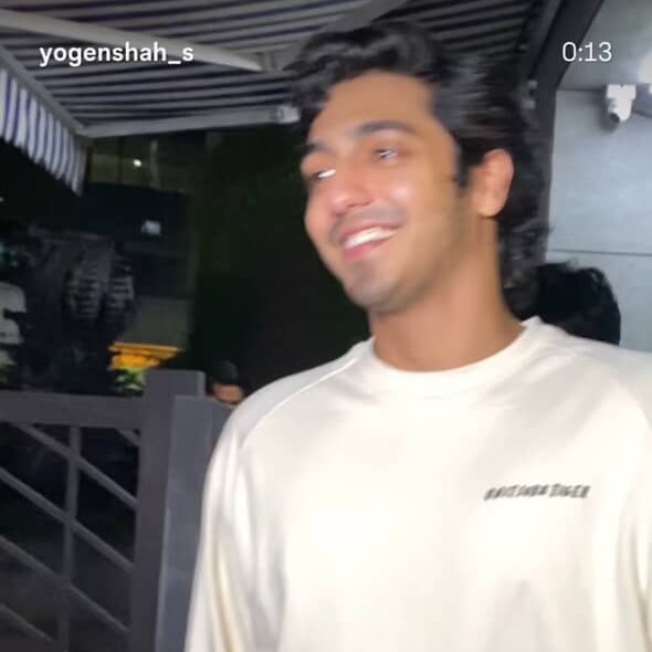 aqsarants's tweet photo. hayeeee that smile 💘 https://t.co/ZObCExAMQ0
