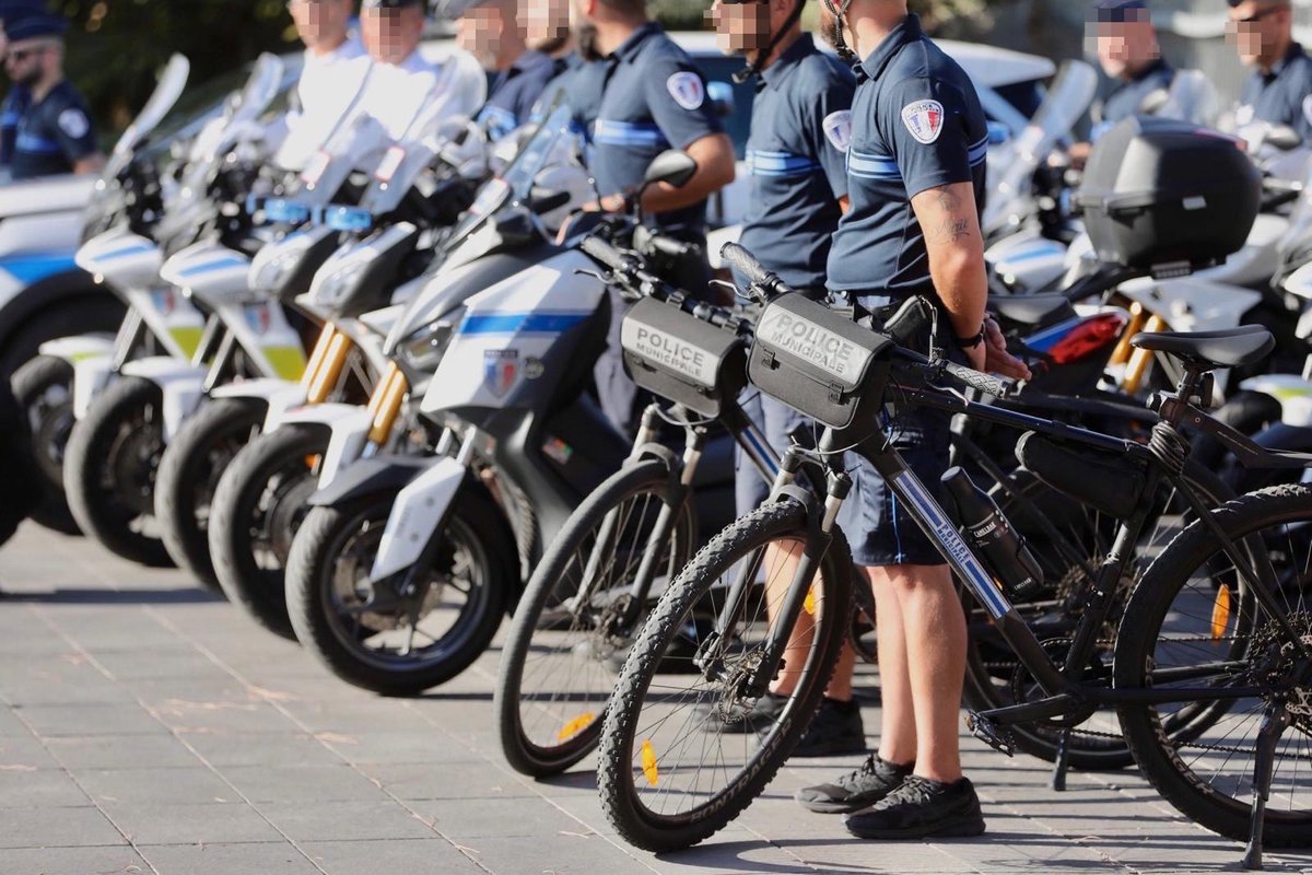 Aux côtés de <a href="/cestrosi/">Christian Estrosi</a> pour honorer nos policiers municipaux. Engagement, courage, exemplarité : chaque jour, vous protégez les Niçois avec détermination.
Nice est fière de vous !
#Nice06