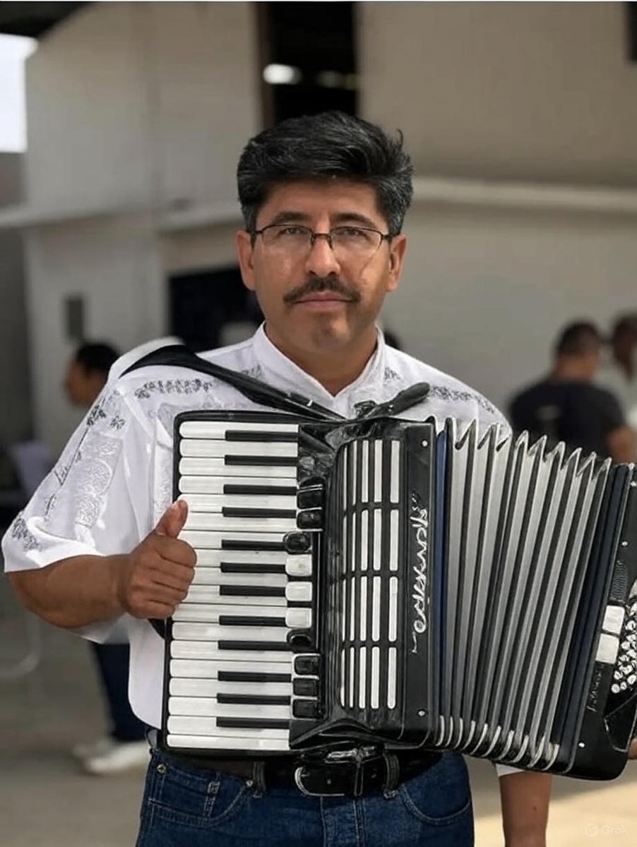 Dice que <a href="/HugoAguilarOrti/">Hugo Aguilar Ortiz</a> ya se enojo de que le digan el ministro acordeón. #juezdelacordeon