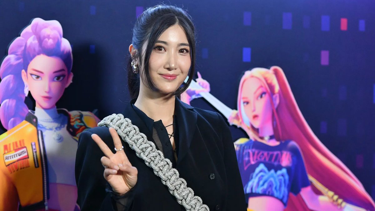 Here's a wild fun fact: EJAE, the songwriter behind the massive hit "Golden" from 'K-Pop Demon Hunters,' says she wrote the melody... on her way to the dentist. Inspiration really can strike anywhere! #KPopDemonHunters #Golden #EJAE #TheTrendJukeBox