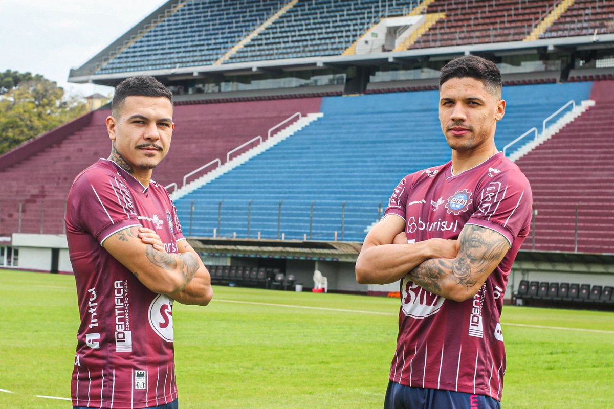 ⚽️ Grupo reforçado. O Caxias apresentou duas novidades para a sequência da Série C. O meia Mossoró conquistou o acesso ao Gauchão pelo Inter-SM. O atacante Giovane Gomez estava no São José, marcou 16 gols na temporada. 📸 Vitor Soccol